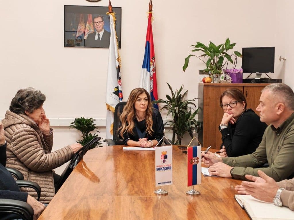 RAZGOVOR SA GRAĐANIMA NA VOŽDOVCU – OTVORENA VRATA ZA SVE: Predsednica Bojana Jakšić juče saslušala probleme i predloge stanovnika