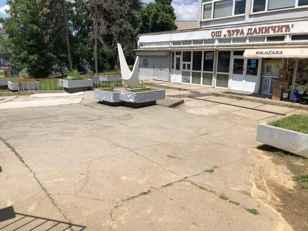 POČINJE REKONSTRUKCIJA ŠKOLSKOG PLATOA U OŠ „ĐURA DANIČIĆ“: Poboljšanje uslova za učenike uz podršku Grada Beograda i Opštine Voždovac