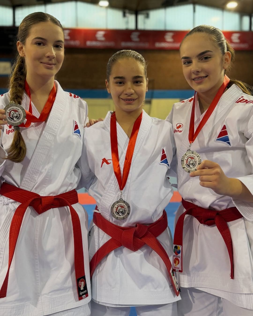 MLADI KARATISTI „SKIPERA“ BLISTALI NA ARENA KUPU: Četiri medalje na međunarodnom turniru u Beogradu