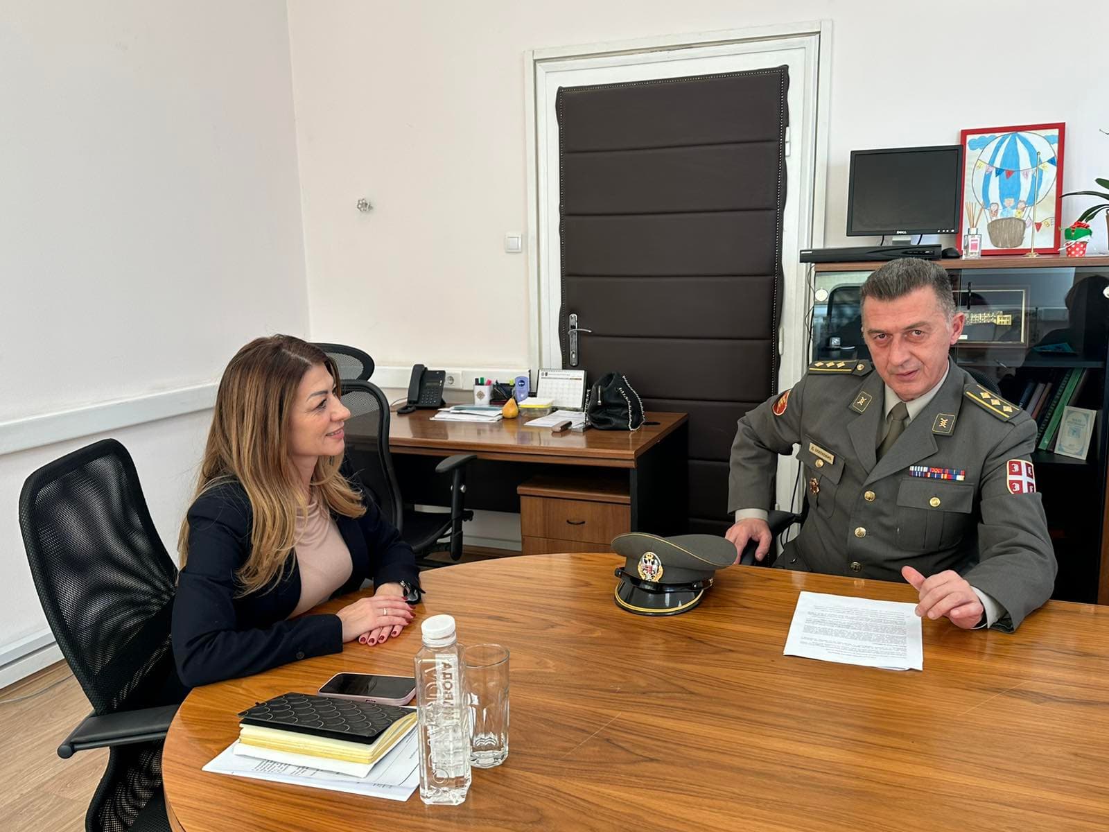 VOŽDOVAC JAČA CIVILNO-VOJNU SARADNJU ZA VANREDNE SITUACIJE: Održan radni sastanak predsednice opštine i Brigade veze