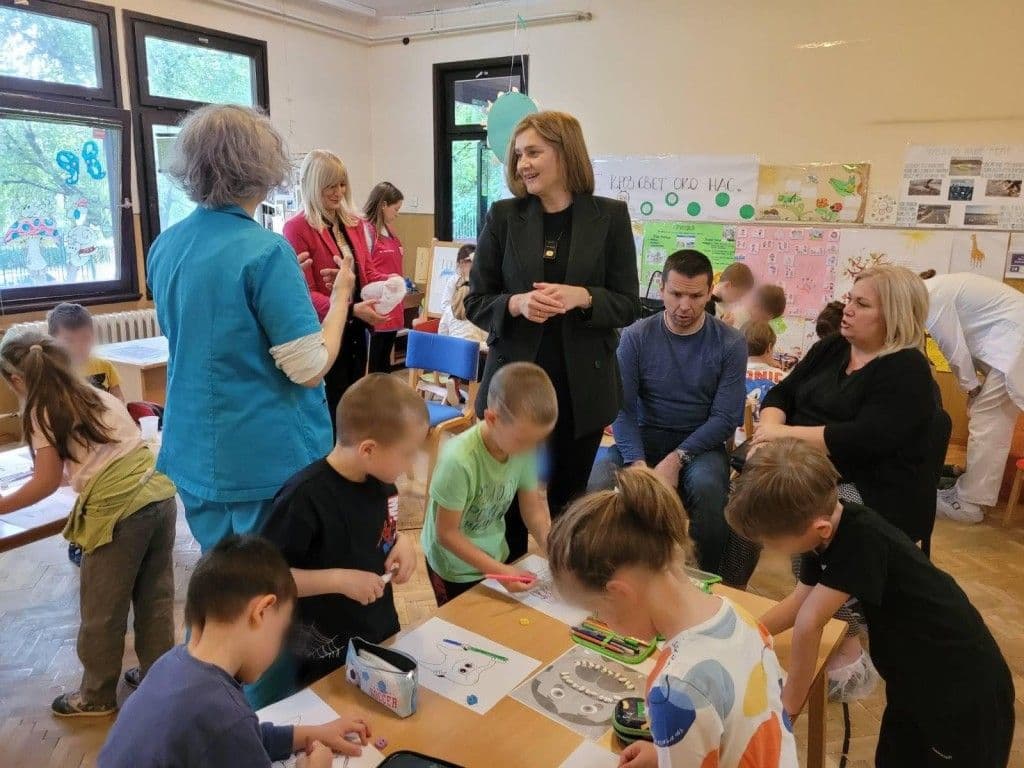 MALIŠANI UČILI O ZDRAVIM ZUBIMA KROZ IGRU I PESMU: Edukativna radionica Doma zdravlja „Voždovac“ održana u vrtiću „Pinokio“