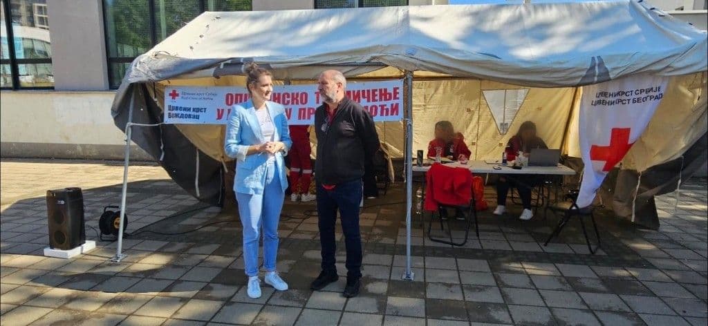 MLADI SA VOŽDOVCA POKAZALI ZNANJE IZ PRVE POMOĆI: Održano opštinsko takmičenje Crvenog krsta u OŠ „Danilo Kiš“