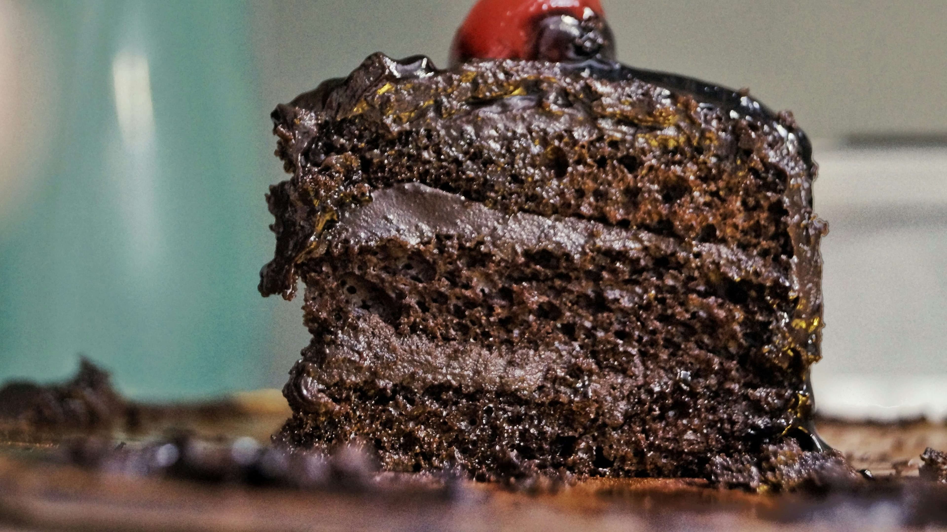 POSNI RECEPT ZA DEZERTNI KOLAČ: Čokoladna torta sa višnjama