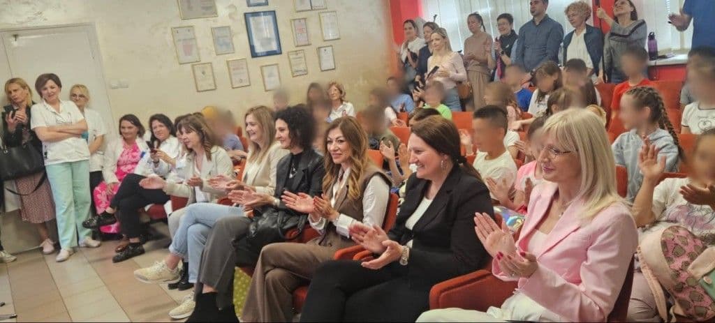 MALIŠANI PORUČILI – ČUVAM ZUBE, PONOSIM SE OSMEHOM: Dečja predstava u Domu zdravlja „Voždovac“ u okviru Nedelje zdravlja usta i zuba