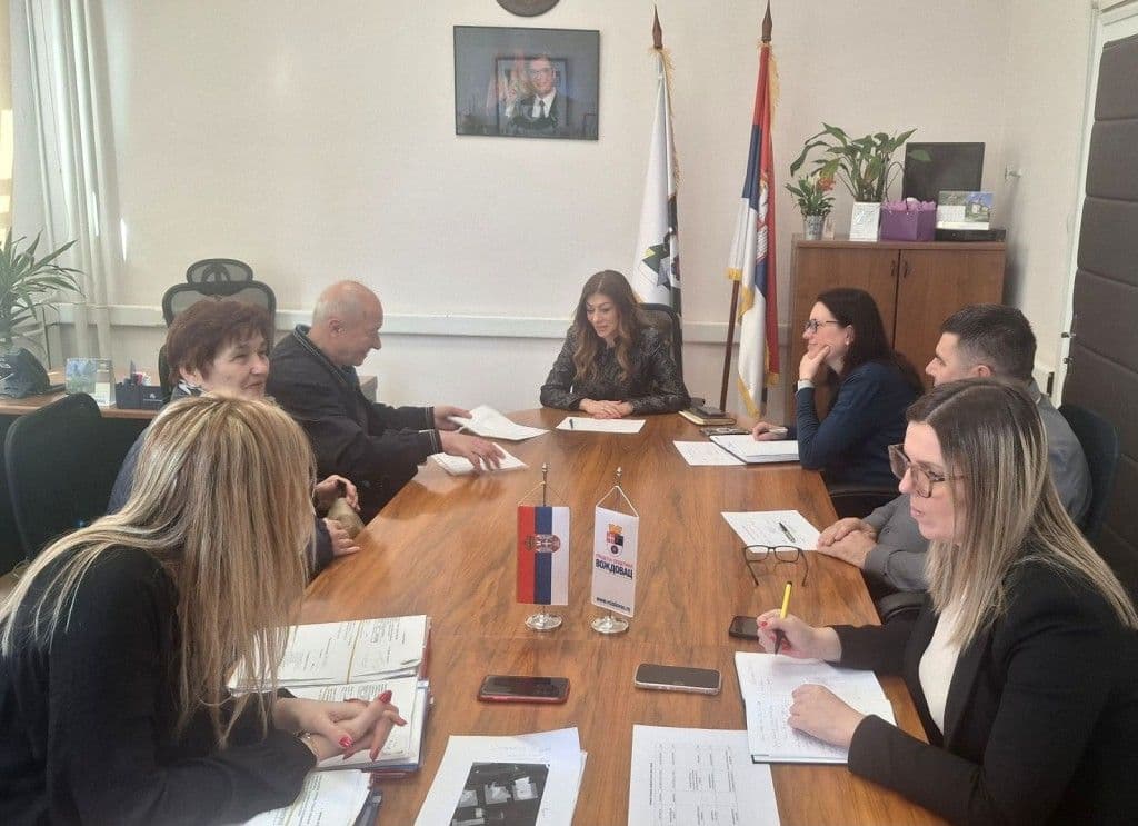 GLAS NARODA STIGAO DO VRHA OPŠTINE: Predsednica Jakšić razgovarala sa građanima Voždovca