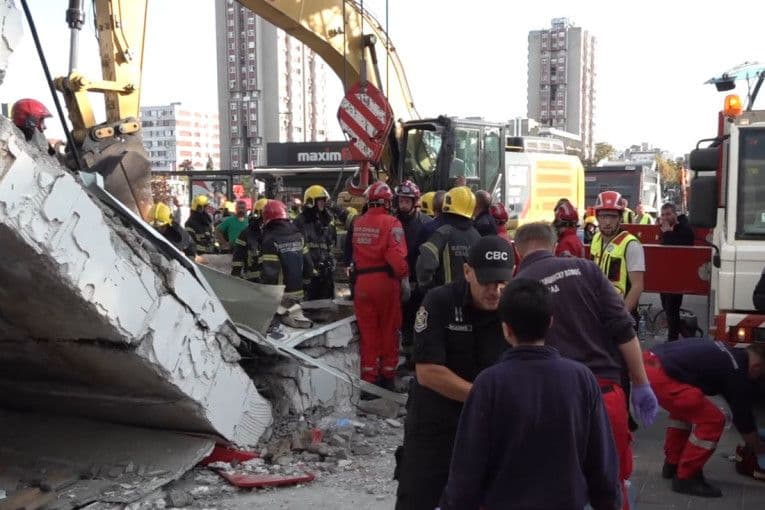 NOVI SAD U ŽALOSTI: Počele sahrane nastradalih u tragediji na Železničkoj stanici