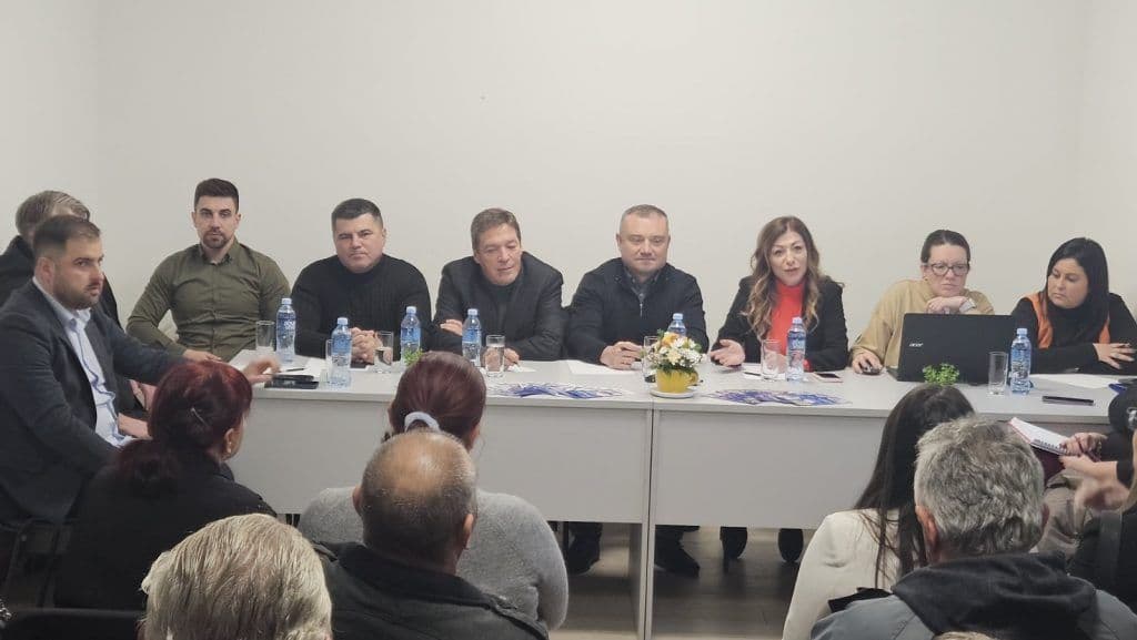 ZAVRŠEN PRVI CIKLUS RAZGOVORA RUKOVODSTVA OPŠTINE VOŽDOVAC SA GRAĐANIMA: U Zucu i Ripnju otvorene teme javnog prevoza, infrastrukture i vodovoda
