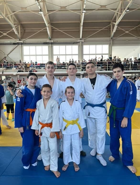 MLADI DŽUDISTI VOŽDOVCA DONELI PET MEDALJA SA KUPA SREBRNO JEZERO: Sjajan nastup talentovane ekipe na još jednom velikom takmičenju