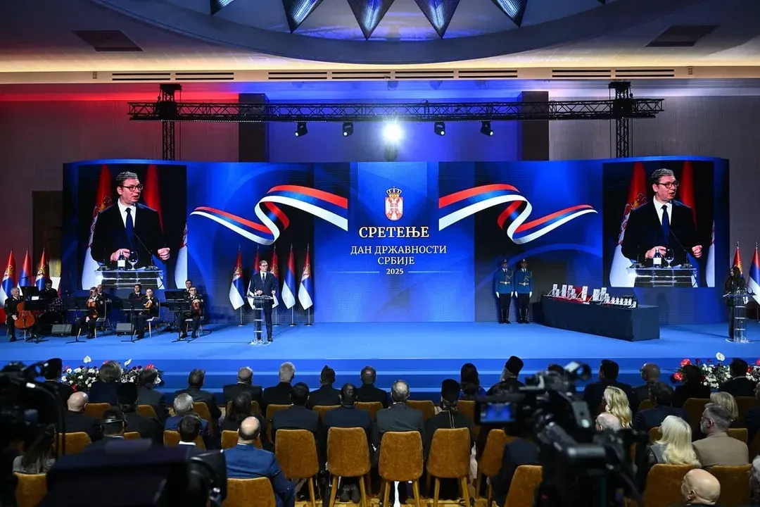 VUČIĆ URUČIO ODLIKOVANJA POVODOM DANA DRŽAVNOSTI: Srbija slavi zaslužne pojedince i institucije
