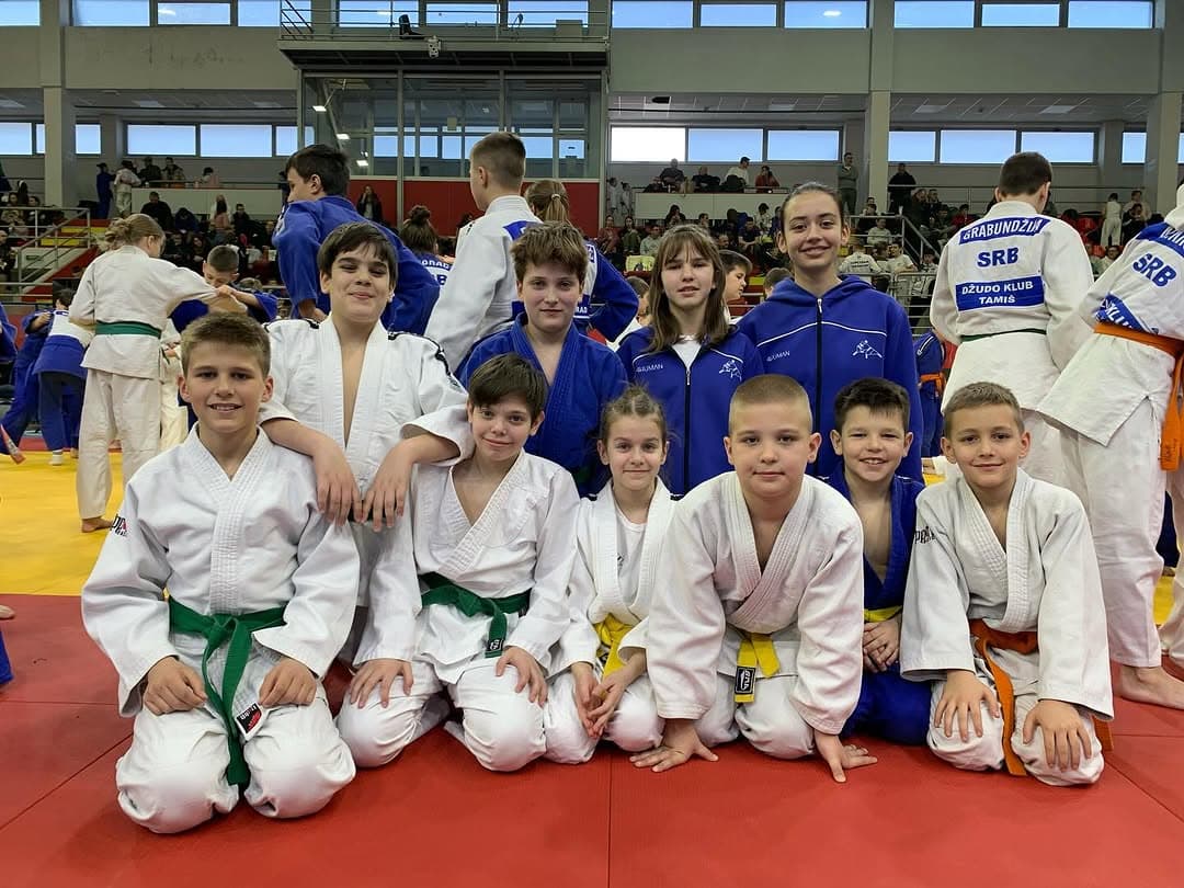 USPEH MLADIH DŽUDISTA VOŽDOVCA: Zlatne medalje za Judo klub Voždovac na Okami Open 2025