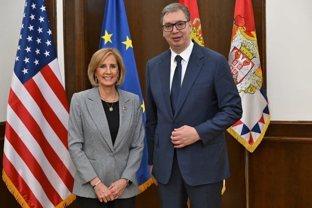 VUČIĆ SA KONGRESMENKOM TENI O JAČANJU ODNOSA SA SAD: Orden za zasluge u saradnji