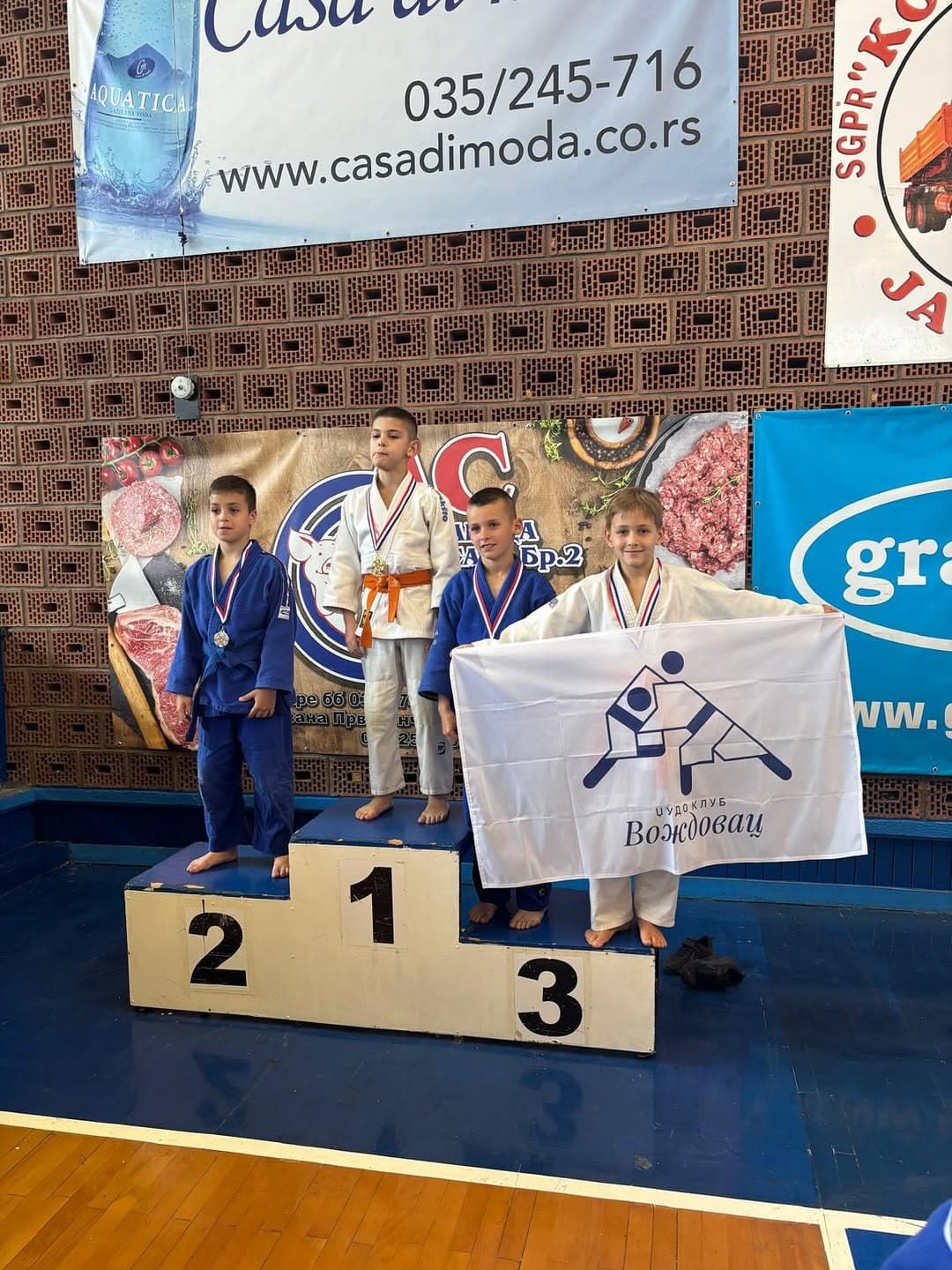 MLADI DŽUDISTI VOŽDOVCA OSVAJAJU MEDALJE: Sjajan nastup na turniru u Jagodini