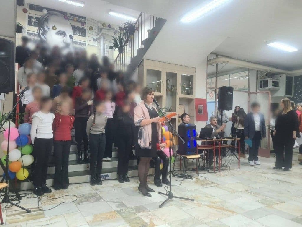 „ZMAJ JOVA JOVANOVIĆ“ OBELEŽIO SVOJ DAN: Učenici i nastavnici priredili svečani program za goste