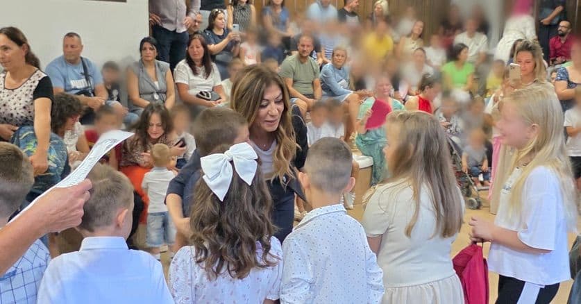 VOŽDOVAČKI PRVACI ZAKORAČILI U SVET ZNANJA: Pokloni dobrodošlice obradovali 2.096 đaka na prvom školskom danu