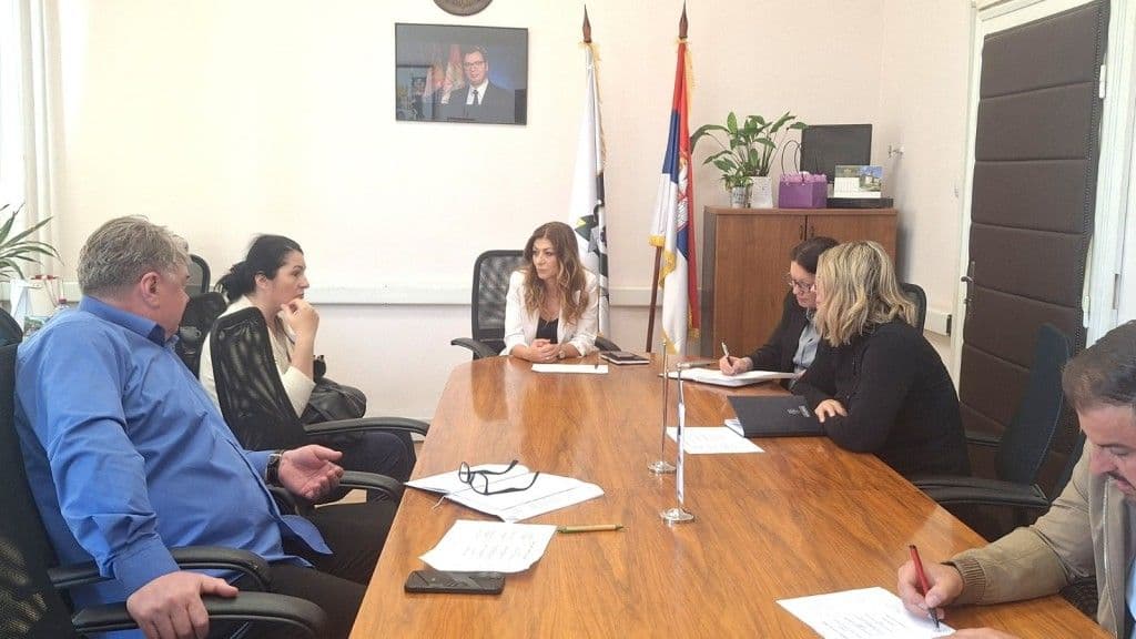 VOŽDOVAC NASTAVLJA PRAKSU OTVORENIH VRATA: Predsednica Jakšić saslušala građane i juče u direktnom razgovoru