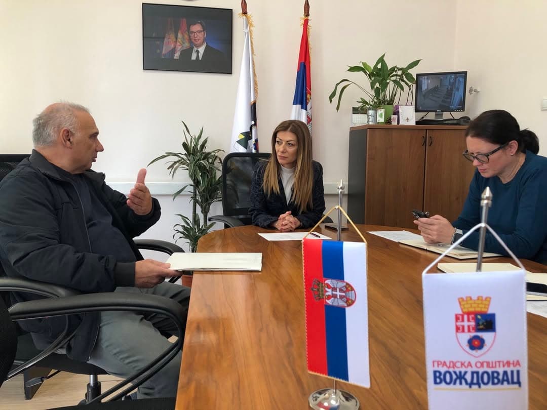 VOŽDOVAC U DIJALOGU SA GRAĐANIMA: Predsednica Bojana Jakšić saslušala predloge i probleme stanovnika opštine