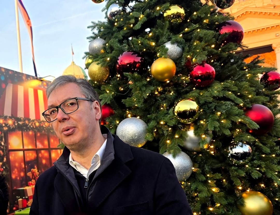 VUČIĆ U NOVOGODIŠNJEM SELU ISPRED SKUPŠTINE: Fokus na penzije, energetiku i stabilnost