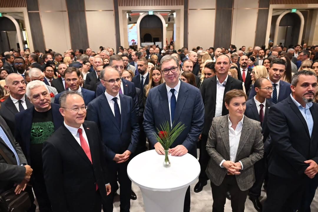 VUČIĆ NA PRIJEMU U HOTELU “HAJAT”: Srbija i Kina obeležile 76 godina NR Kine i sedam decenija prijateljstva