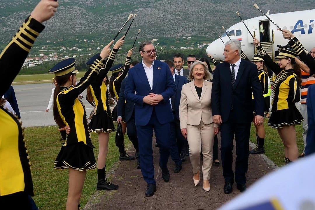 POVEZIVANJE DVA GRADA I DVA NARODA: Predsednik Vučić otvorio novu avio-liniju Beograd - Mostar