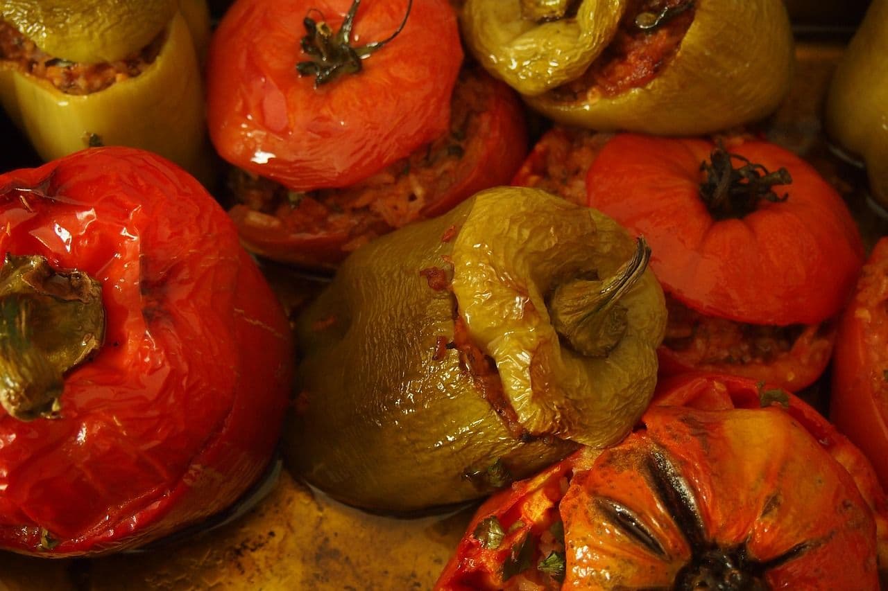 VEČERA BEZ GRIŽE SAVESTI: Posna punjena paprika na mediteranski način oduševljava jednostavnošću