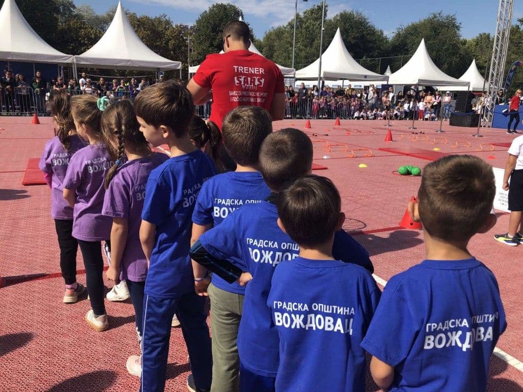 VOŽDOVAČKI PREDŠKOLCI ZABLISTALI NA LIGI MALIH ŠAMPIONA: Mališani osvajali medalje i širili sportski duh na Adi Ciganliji