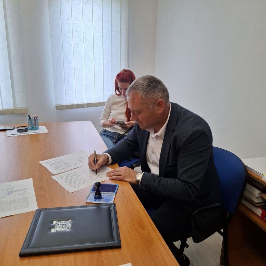 PORODICA VUKOVIĆ DOBILA NOVI DOM: Realizovan program pomoći za kupovinu seoskih kuća sa okućnicom