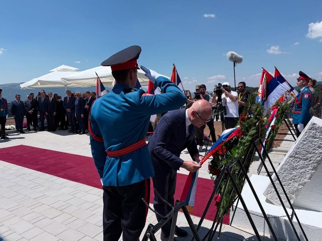 VUČEVIĆ U NEVESINJU POVODOM JUBILEJA USTANKA: Samo ujedinjeni možemo da sačuvamo otadžbinu