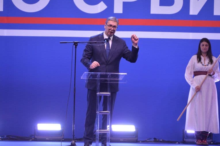 VUČIĆ SA SABORA “NE DAMO SRBIJU”: Nema više straha, narod ustaje!