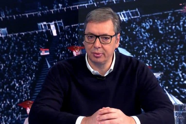 VUČIĆ U “HIT TVITU”: SRBIJA SE ODUPRLA OBOJENOJ REVOLUCIJI: Slobodarski duh našeg naroda pobedio planove iz senke