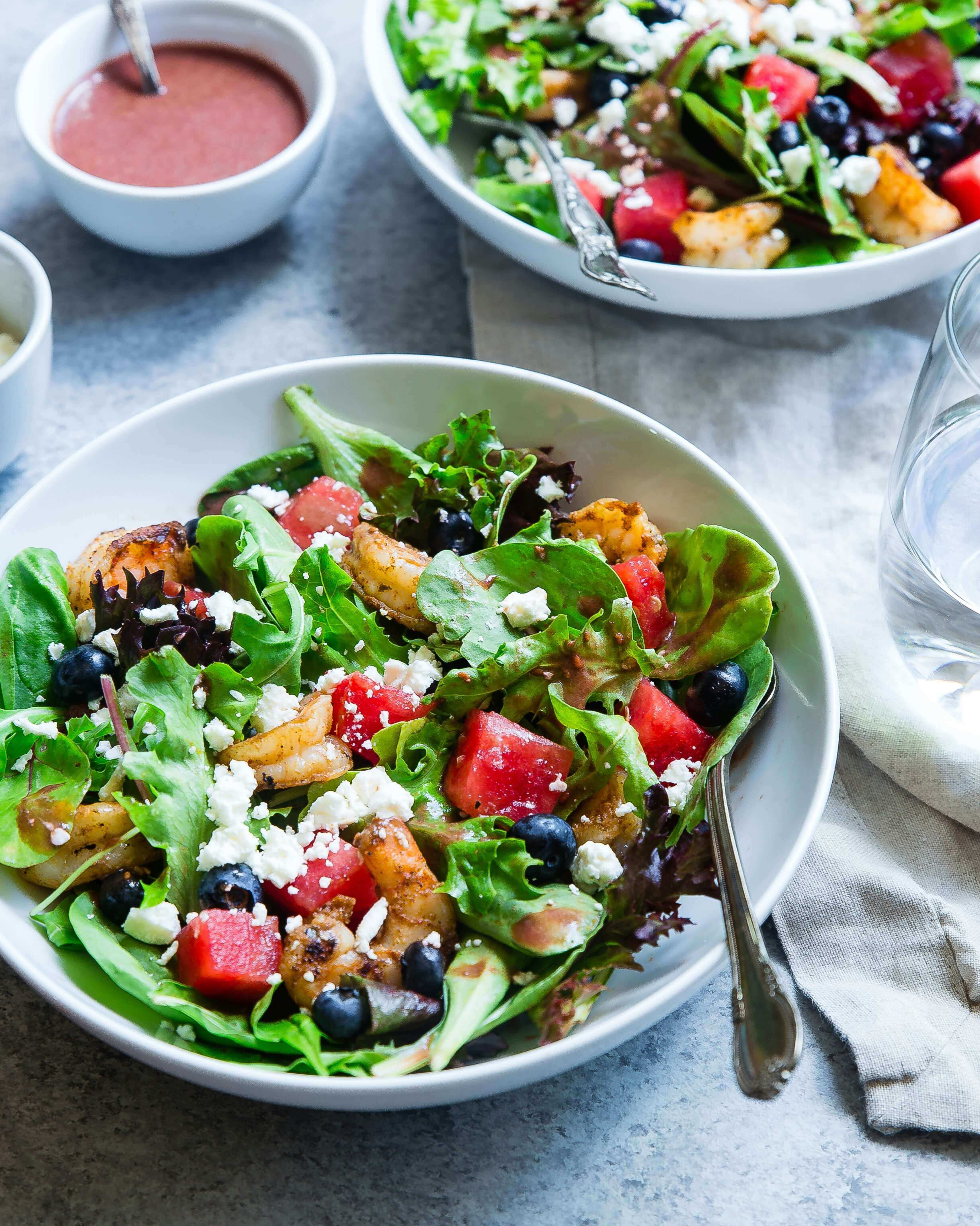 LAGANI DORUČAK ZA VRUĆE LETNJE DANE: Osvežavajuća letnja salata sa jogurtom