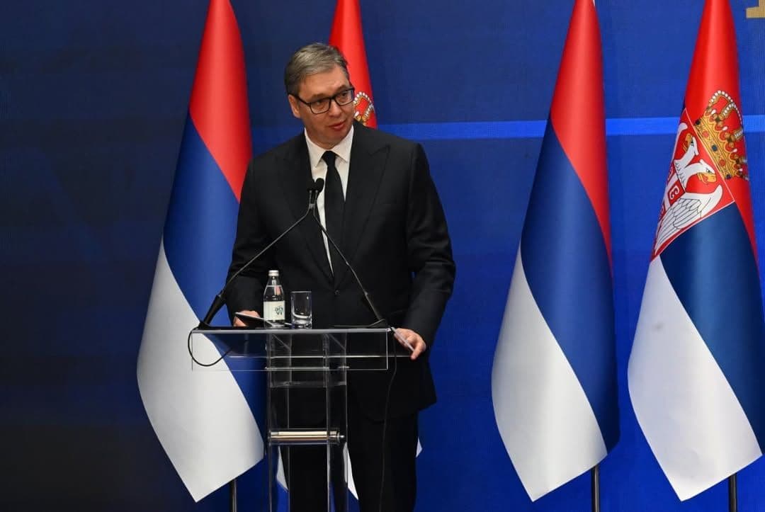 VUČIĆ PORUČUJE PROTIVNICIMA SRBIJE: "Kmetske duše vole da služe, Srbija nikada neće klečati!"