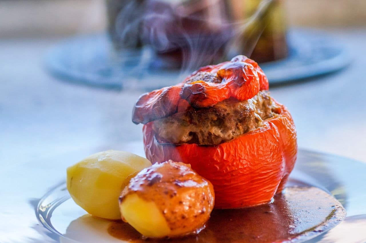 SENZACIONALAN VEGE RECEPT: Zapečene punjene paprike koje će vas oduševiti!