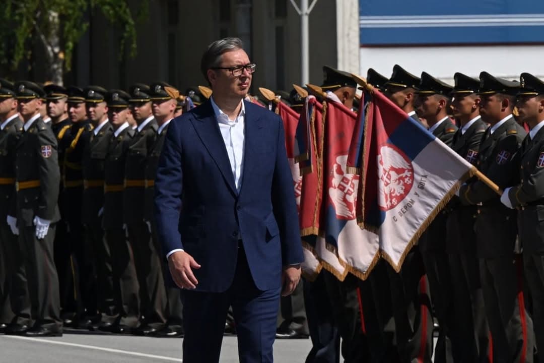 VUČIĆ NA BANJICI ČESTITAO NAJMLAĐIM OFICIRIMA: Znanje koje čuva otadžbinu – promovisano 186 kadeta Vojske Srbije