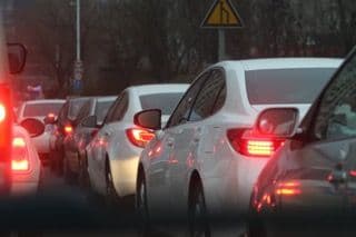 UDARNI VIKEND NA PUTEVIMA: Pojačane kontrole i apel vozačima pred praznike