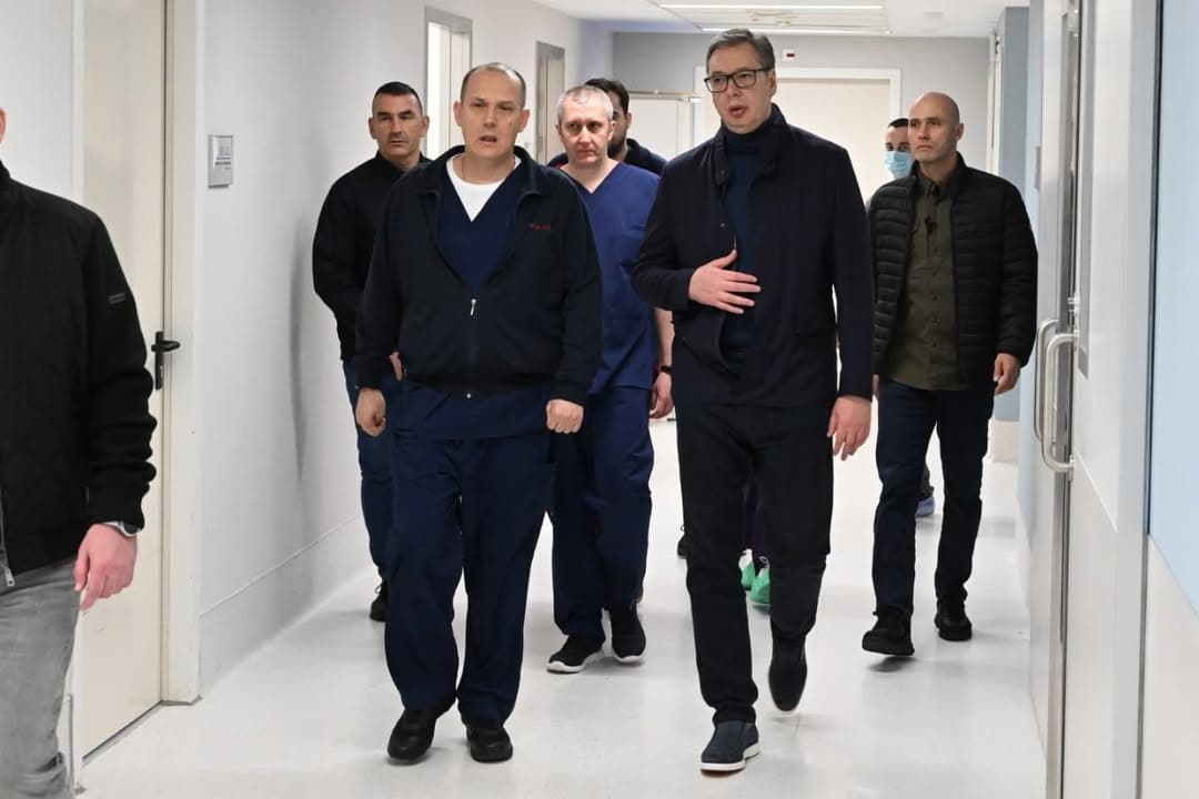 PODRŠKA POVREĐENIMA U POŽARU: Predsednik Vučić obišao pacijente i najavio pomoć