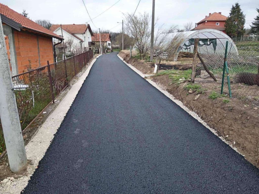 NOVA ULAGANJA U INFRASTRUKTURU: Ripanj dobio dva asfaltirana puta