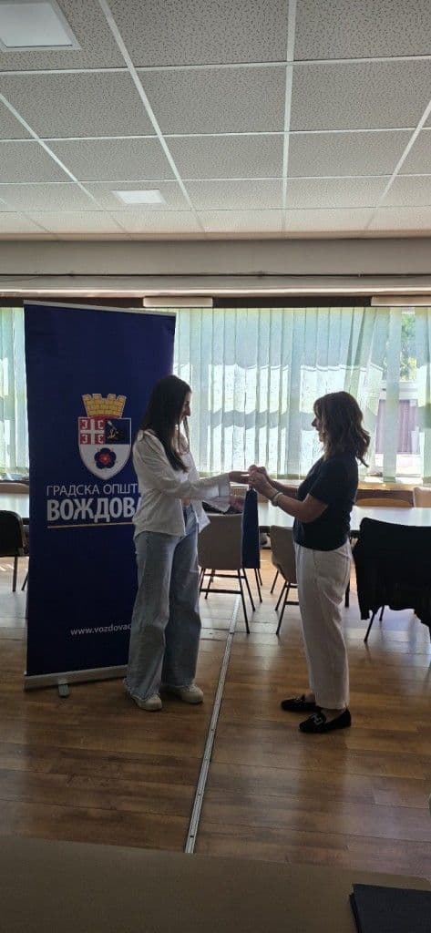 POŠTOVANJE PREMA USPEHU NA SVAKOM KORAKU: Voždovac uručio priznanja najboljim đacima iz Belog Potoka