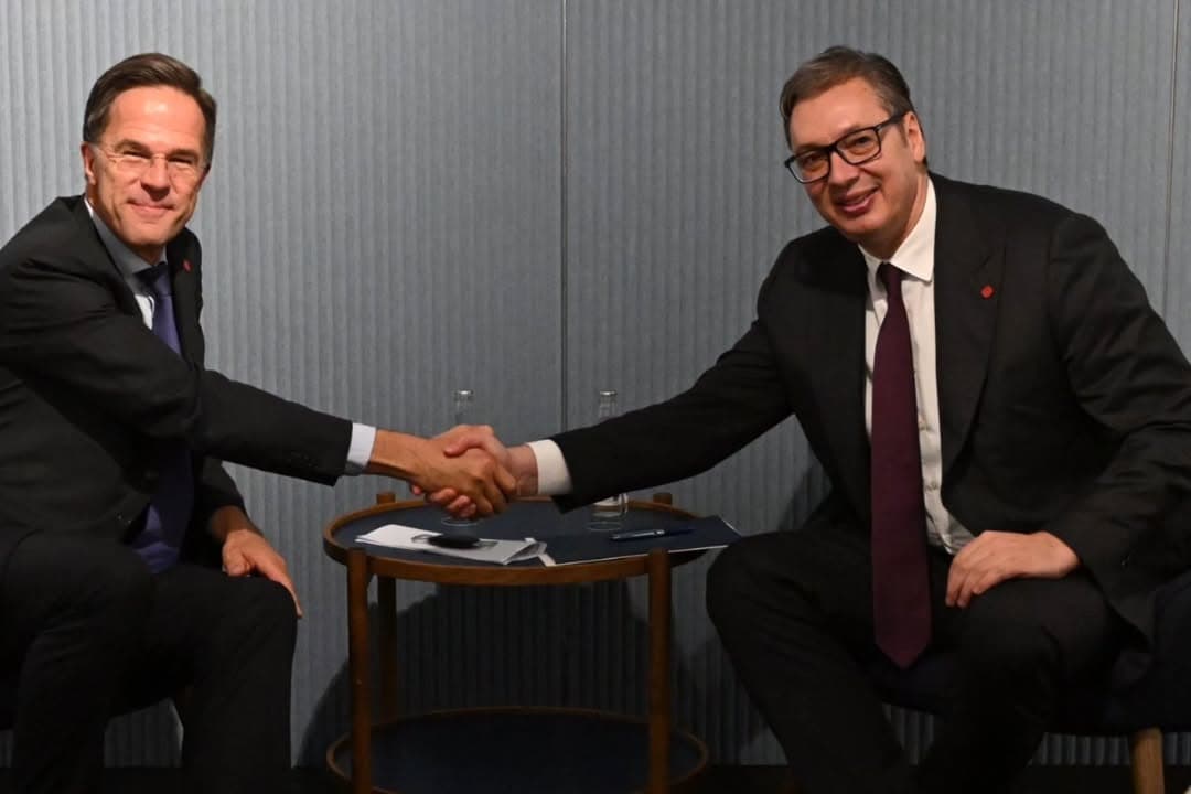 VUČIĆ SA GENERALNIM SEKRETAROM NATO: Razgovor o stabilnosti Balkana i ulozi Srbije u očuvanju mira