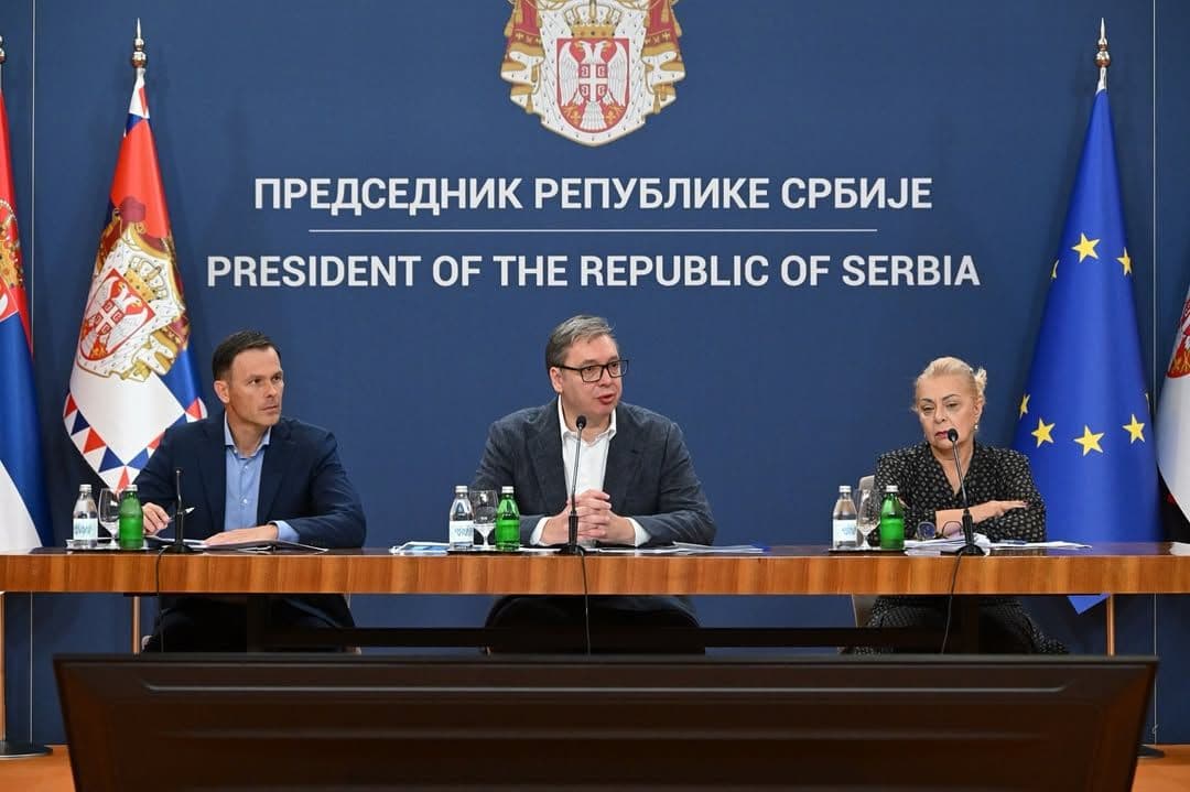 VUČIĆ PREDSTAVIO PLAN „KONAČNO SVOJI NA SVOME“: Najava legalizacije objekata i novih povećanja penzija