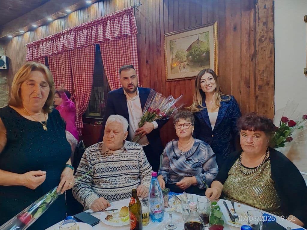 PENZIONERKE RIPNJA SLAVILE OSMI MART: Podrška iz Opštine Voždovac