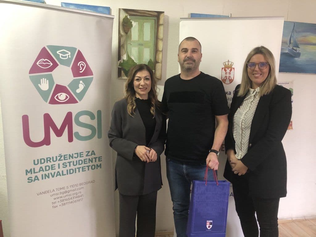 VOŽDOVAC PODRŽAVA MLADE I STUDENTE SA INVALIDITETOM: Poseta udruženju „UMSI“