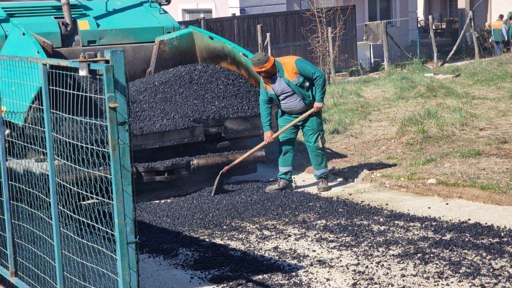 ASFALTIRANA ĐURĐEVDANSKA ULICA U KUMODRAŽU: Meštani konačno dobili uređen put