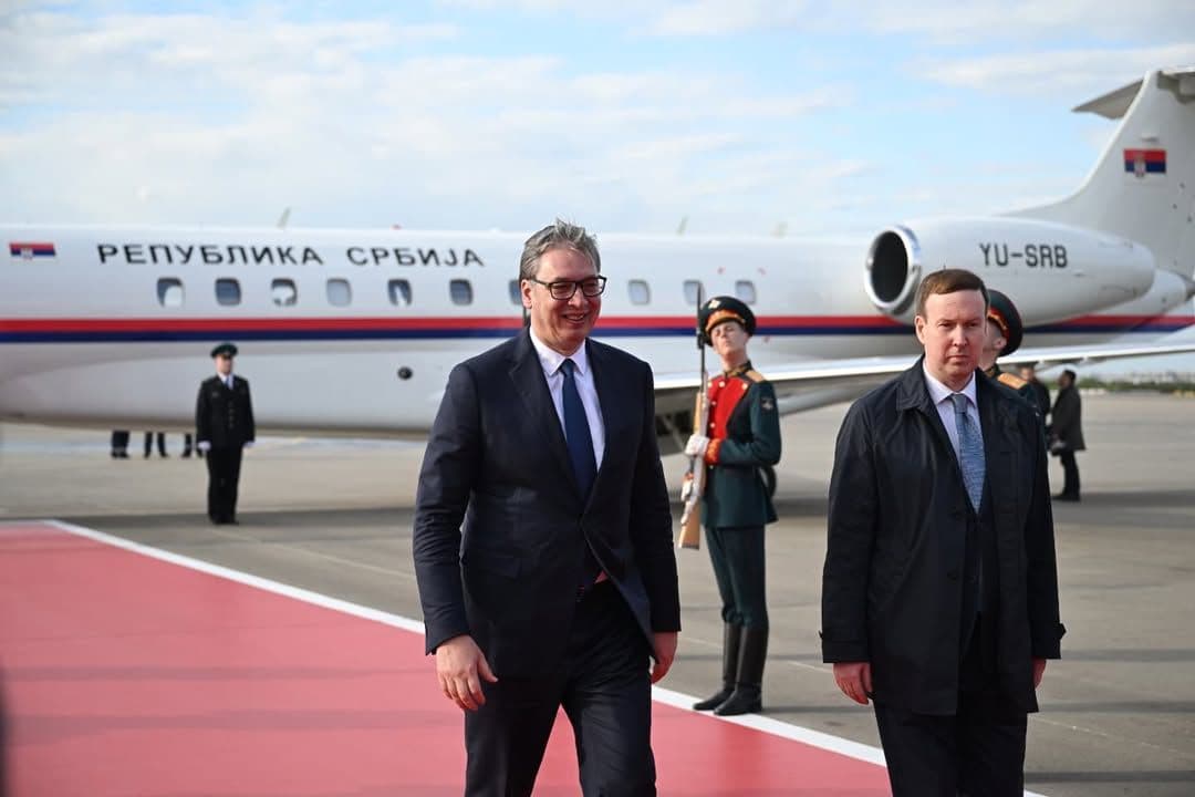 VUČIĆ NA CRVENOM TRGU: Srbija ne zaboravlja žrtve, ponosno uz rame s pobednicima