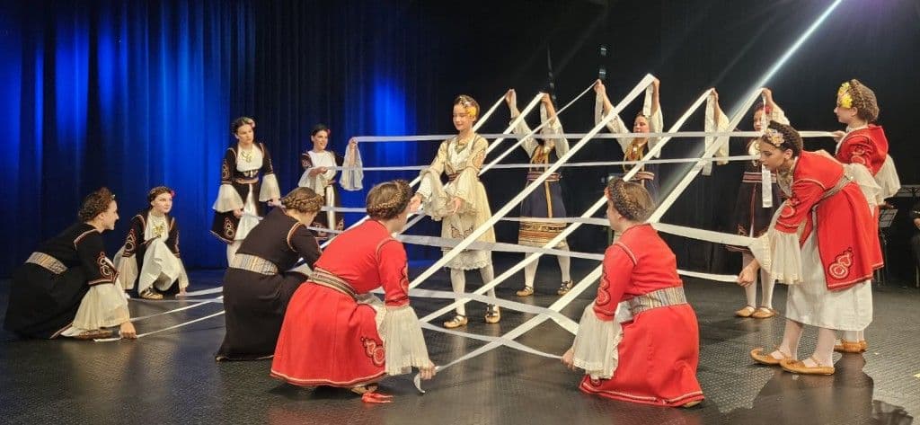 POLA VEKA IGRE I TRADICIJE NA SCENI DKC-A: KUD „Milan Đ. Milićević“ iz Ripnja proslavio 50 godina postojanja uz svečani koncert i priznanja