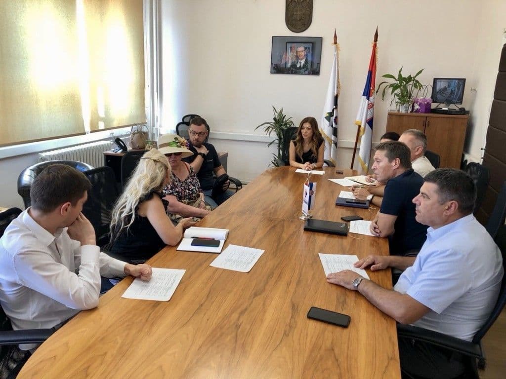 VOŽDOVAC U SLUŽBI SVOJIH GRAĐANA: Predsednica Bojana Jakšić razgovarala sa stanovnicima opštine