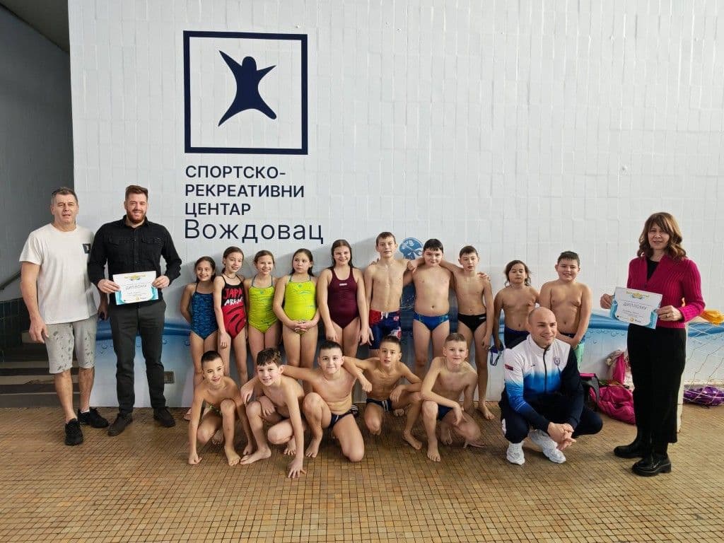 PRVI TALASI USPEHA: Mališani sa Voždovca savladali plivanje i poneli diplome