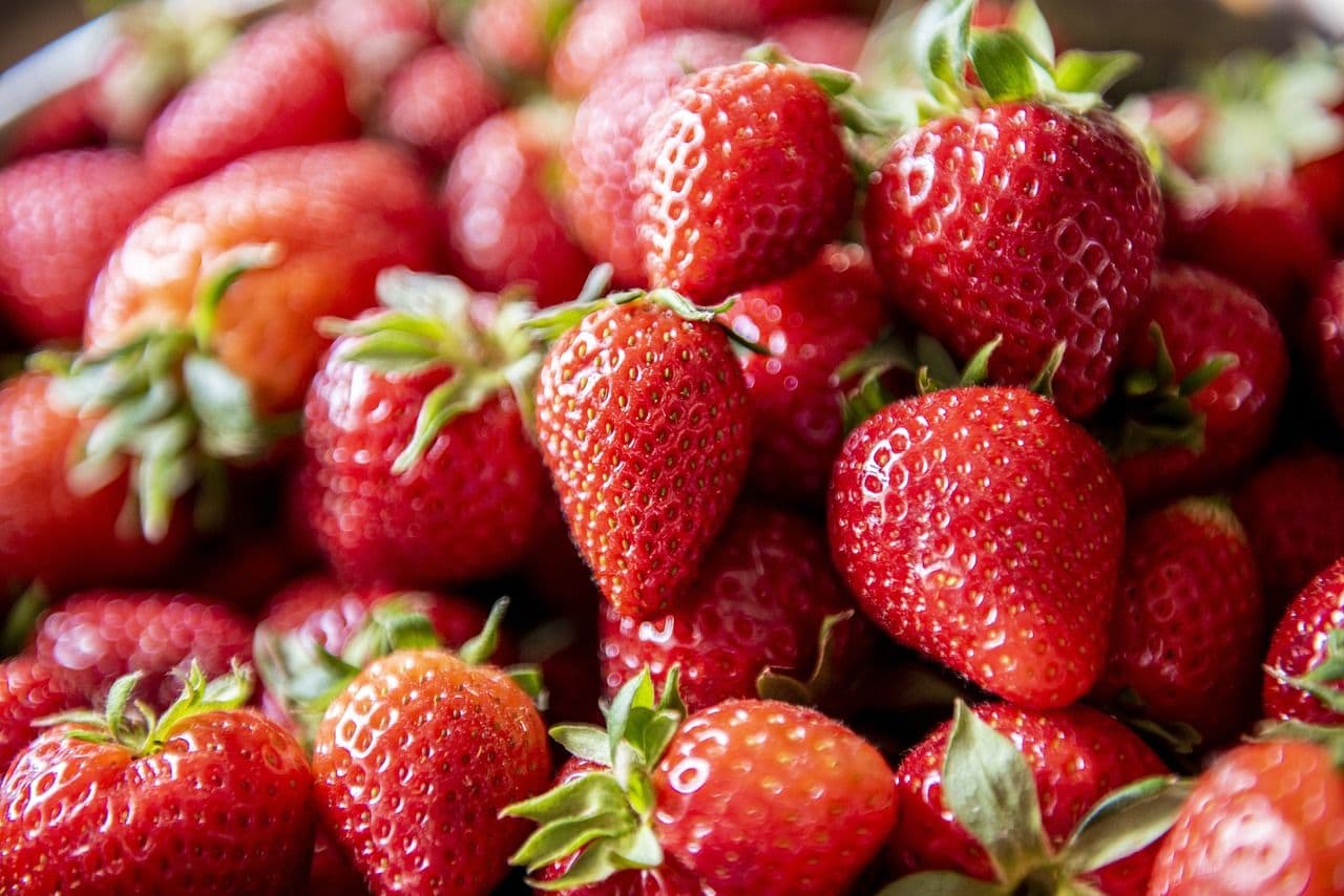 JAGODE NA BEOGRADSKIM PIJACAMA: Visoke cene šokiraju kupce, očekuje se pad u martu
