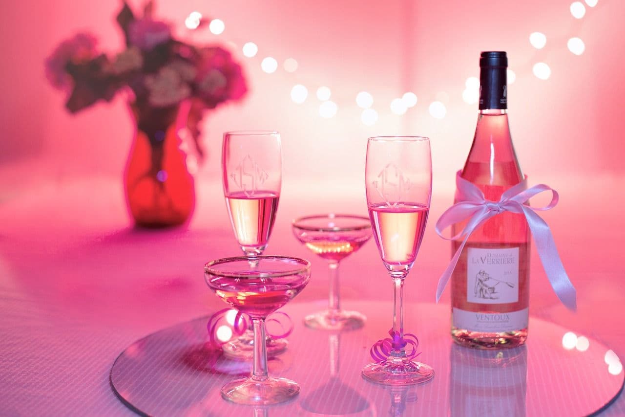 LJUBAV I TRADICIJA: 14. februar u znaku Svetog Valentina i Svetog Trifuna