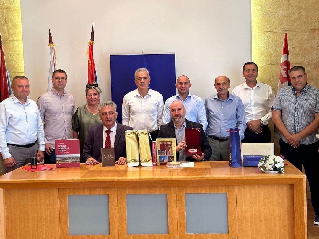 "JEDAN NAROD, JEDAN SABOR - SRBIJA I SRPSKA": Potpisan sporazum o bratimljenju Opština Voždovac i Nevesinje