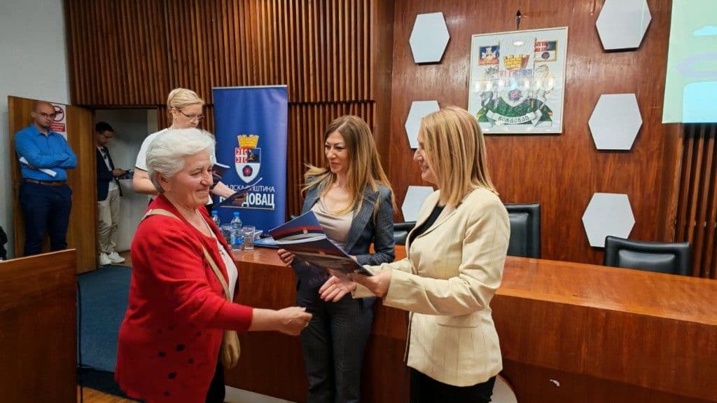 URUČENO 195 UGOVORA ZA ENERGETSKU SANACIJU: Građani Voždovca nastavljaju sa obnovom domaćinstava